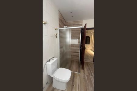 Casa à venda com 296m², 4 quartos e 2 vagasBanheiro da Suíte 2