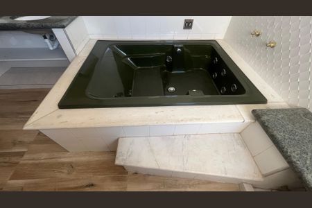 Casa à venda com 296m², 4 quartos e 2 vagasBanheiro da Suíte 2