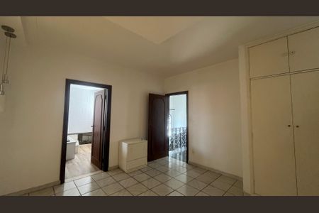 Casa à venda com 296m², 4 quartos e 2 vagasSuíte