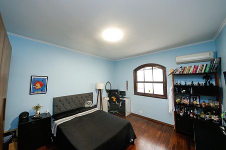 Casa à venda com 250m², 5 quartos e 4 vagasSuíte 2