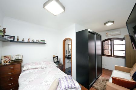 Casa à venda com 250m², 5 quartos e 4 vagasSuíte 1