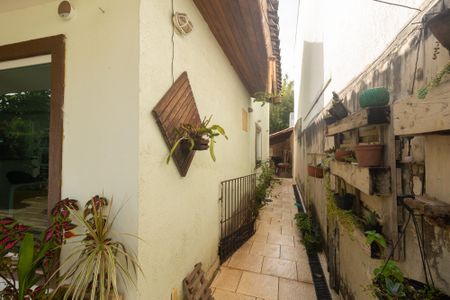 Casa de condomínio para alugar com 197m², 4 quartos e 2 vagas Casa de condomínio para alugar com 197m², 4 quartos e 2 vagasCorredor