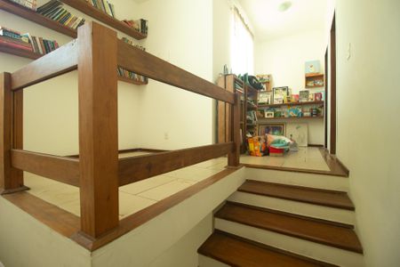 Casa de condomínio para alugar com 197m², 4 quartos e 2 vagas Casa de condomínio para alugar com 197m², 4 quartos e 2 vagasHall