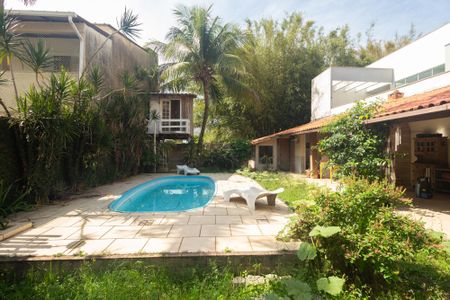 Casa de condomínio para alugar com 197m², 4 quartos e 2 vagas Casa de condomínio para alugar com 197m², 4 quartos e 2 vagasQuintal