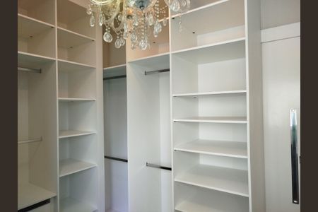 Apartamento à venda com 112m², 4 quartos e 3 vagasCloset