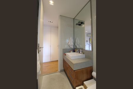 Apartamento à venda com 450m², 3 quartos e 6 vagasBanheiro da Suíte 2