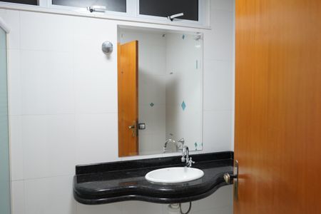 Apartamento para alugar com 168m², 3 quartos e 2 vagasBanheiro 