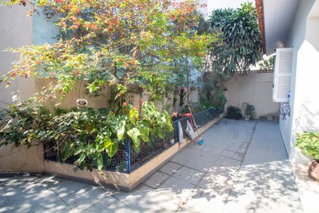 Casa à venda com 117m², 3 quartos e sem vaga Casa à venda com 117m², 3 quartos e sem vagaJardim