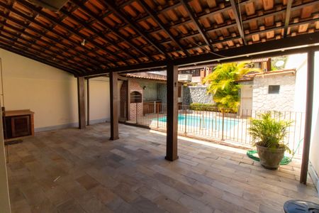 Casa à venda com 402m², 3 quartos e 2 vagas Casa à venda com 402m², 3 quartos e 2 vagasÁrea Externa