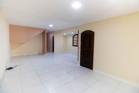 Casa à venda com 402m², 3 quartos e 2 vagas Casa à venda com 402m², 3 quartos e 2 vagasSala