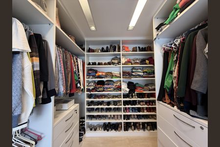 Apartamento à venda com 145m², 3 quartos e 3 vagasCloset