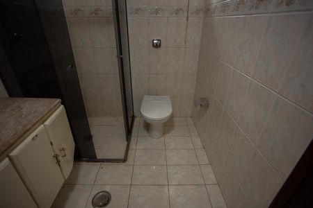 Casa para alugar com 499m², 3 quartos e 6 vagasBanheiro da Suíte