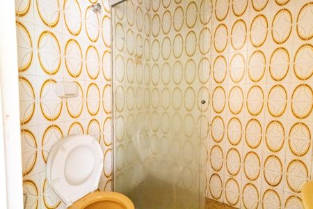 Banheiro de apartamento à venda com 1 quarto, 40m² em Cavalhada, Porto Alegre