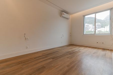 Apartamento à venda com 197m², 3 quartos e 1 vaga Apartamento à venda com 197m², 3 quartos e 1 vagaSuíte