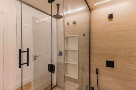 Apartamento à venda com 197m², 3 quartos e 1 vaga Apartamento à venda com 197m², 3 quartos e 1 vagaBanheiro da Suíte