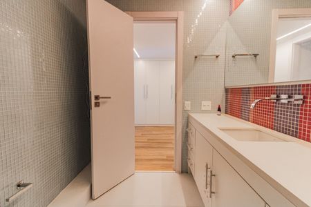 Apartamento à venda com 197m², 3 quartos e 1 vaga Apartamento à venda com 197m², 3 quartos e 1 vagaBanheiro Social