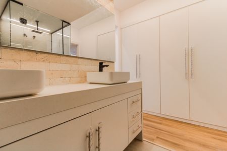 Apartamento à venda com 197m², 3 quartos e 1 vaga Apartamento à venda com 197m², 3 quartos e 1 vagaBanheiro da Suíte