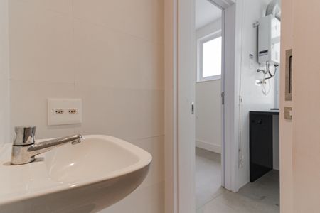 Apartamento à venda com 197m², 3 quartos e 1 vaga Apartamento à venda com 197m², 3 quartos e 1 vagaBanheiro de Serviço