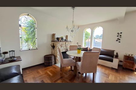 Casa à venda com 4 quartos, 436m² em Jardim Leonor, São Paulo