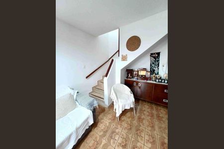 Casa à venda com 93m², 4 quartos e 2 vagas