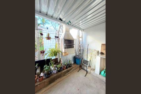 Casa à venda com 93m², 4 quartos e 2 vagas