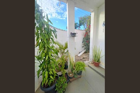 Casa à venda com 93m², 4 quartos e 2 vagas