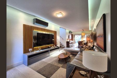 Casa à venda com 4 quartos, 210m² em Itaipu, Niterói