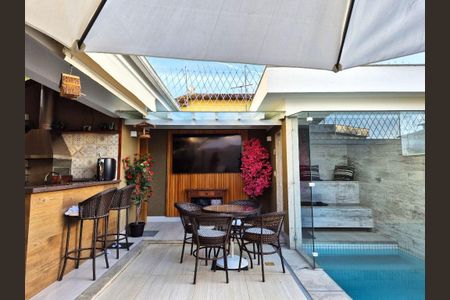 Casa à venda com 4 quartos, 210m² em Itaipu, Niterói