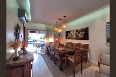 Casa à venda com 4 quartos, 210m² em Itaipu, Niterói