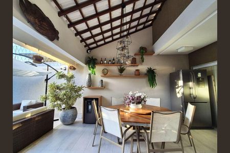 Casa à venda com 4 quartos, 210m² em Itaipu, Niterói