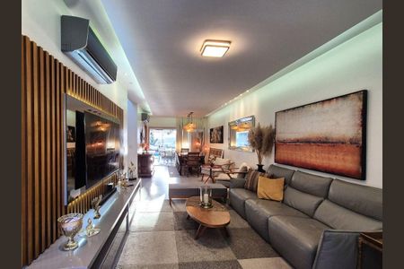 Casa à venda com 4 quartos, 210m² em Itaipu, Niterói