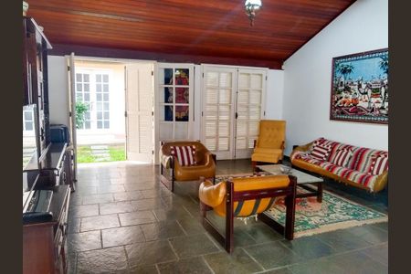 Casa à venda com 4 quartos, 359m² em Itaipu, Niterói