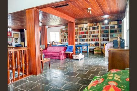 Casa à venda com 4 quartos, 359m² em Itaipu, Niterói