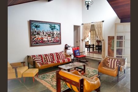 Casa à venda com 4 quartos, 359m² em Itaipu, Niterói