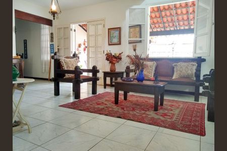 Casa à venda com 4 quartos, 359m² em Itaipu, Niterói