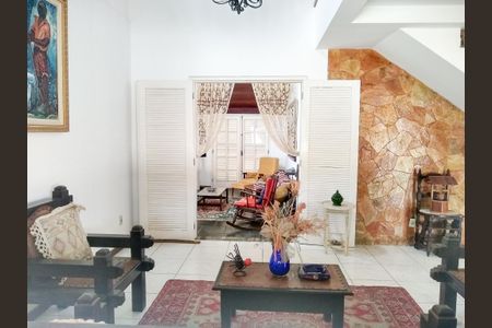 Casa à venda com 4 quartos, 359m² em Itaipu, Niterói