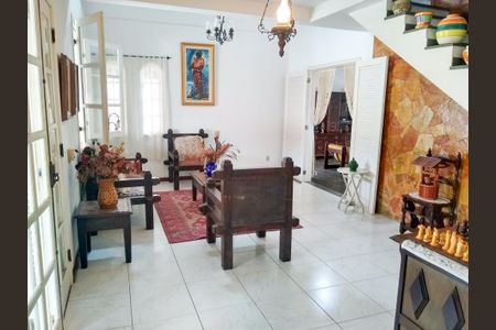 Casa à venda com 4 quartos, 359m² em Itaipu, Niterói