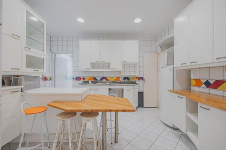 Apartamento à venda com 168m², 3 quartos e sem vagaCozinha