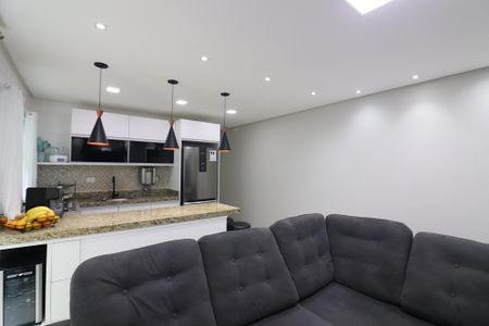 Casa à venda com 140m², 2 quartos e 2 vagasSala/Cozinha