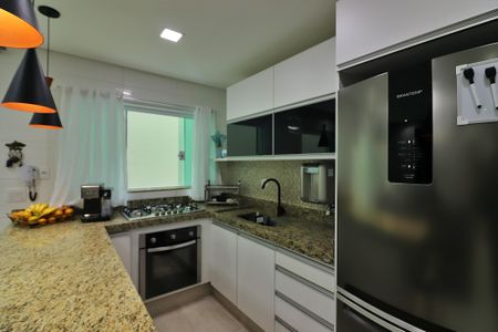 Casa à venda com 140m², 2 quartos e 2 vagasSala/Cozinha