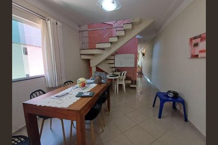 Casa à venda com 4 quartos, 274m² em Vila Carrão, São Paulo