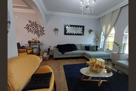 Casa à venda com 3 quartos, 155m² em Vila Carrão, São Paulo