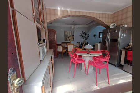 Casa à venda com 3 quartos, 155m² em Vila Carrão, São Paulo