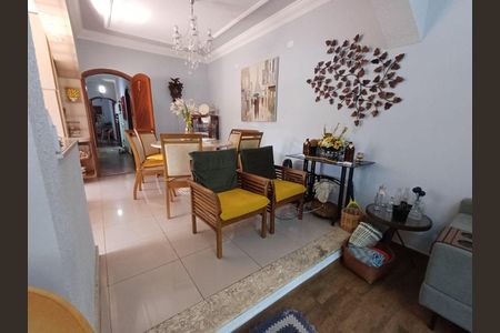 Casa à venda com 3 quartos, 155m² em Vila Carrão, São Paulo