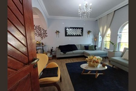 Casa à venda com 3 quartos, 155m² em Vila Carrão, São Paulo