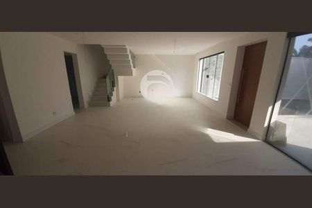 Casa à venda com 4 quartos, 250m² em Vargem Grande, Rio de Janeiro