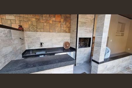 Casa à venda com 160m², 3 quartos e 5 vagas