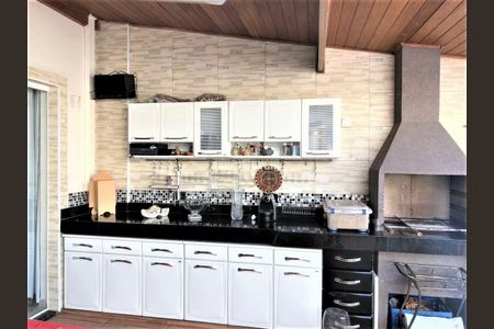 Casa de condomínio à venda com 228m², 3 quartos e 3 vagas