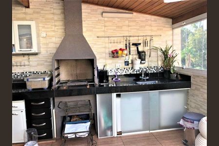 Casa de condomínio à venda com 228m², 3 quartos e 3 vagas