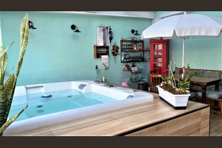 Casa de condomínio à venda com 228m², 3 quartos e 3 vagas